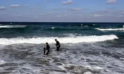 Boğulma tehlikesi geçiren 3 kişi kurtarıldı, 1 kişi kayıp