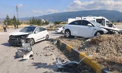 İki otomobilin çarpıştı: 7 kişi yaralandı!