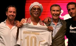 Ronaldinho, 46 yaşında futbola döndü