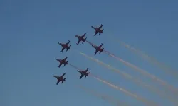 Türk Yıldızları, Atatürk’ün Yalova’ya gelişinin 97’nci yıl dönümünde gökyüzünü renklendirdi