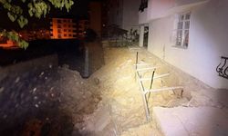 Temel kazısında toprak kaydı, 5 katlı bina tahliye edildi