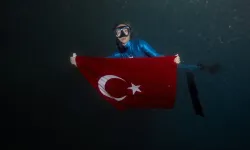 Milli sporcu Şahika Ercümen 30 Ağustos için Hatay'da "Zafer Dalışı" yaptı
