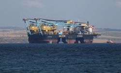 Dev vinç gemisi Marmara'dan Çanakkale Boğazı'ndan geçiyor