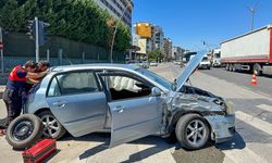 Uşak'ta kamyonet ile otomobil çarpıştı: 4 yaralı