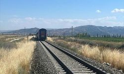 Trenin çarptığı tarım aracındaki 1 kişi öldü, 2 kişi yaralandı!