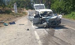 Manisa'da iki otomobilin çarpışması sonucu 2 kişi öldü