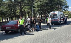 Gediz'de otomobilin çarptığı motosiklet sürücüsü yaralandı
