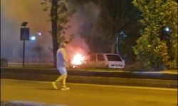 Seyir halindeki otomobil alev aldı