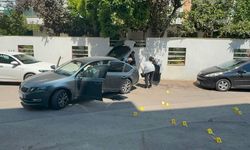 Bir kişi otomobiline düzenlenen silahlı saldırıda hayatını kaybetti