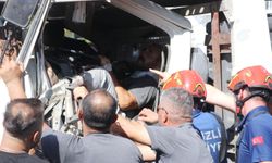 Denizli'de çekici ile kamyonet çarpıştı; 2 yaralı