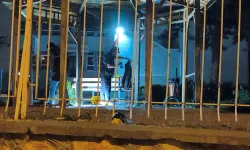 Okul bahçesinde bıçaklı saldırı: 1'i ağır 2 yaralı!