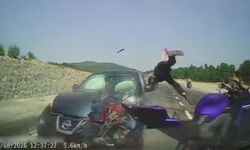 Kütahya'da iki otomobil ile motosikletin karıştığı kaza kamerada: 4 yaralı