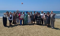 Karabağlarlı kadınlara Pamucak’ta deniz keyfi