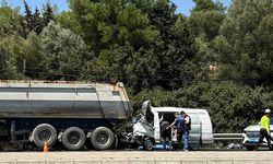 TIR'a ok gibi saplandı: Korkunç kaza!