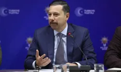 AK Partili Kaya’dan çukur tepkisi: “Bu asfalt nereye gitti?”
