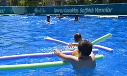 Manisa’da Çocuklar Hem Serinleyecek Hem Yüzme Öğrenecek