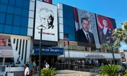 Menderes Belediyesi’ne Erdoğan pankartı asıldı!