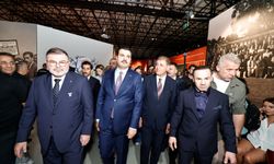 İzmir siyaseti Nazım sergisinde buluştu!