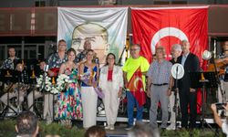 Güzelbahçe’de kurtuluşun 104. yılı fener alayı ve konserle kutlandı