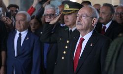 Kılıçdaroğlu, CHP'nin 103'üncü kuruluş yıl dönümünde Anıtkabir'i ziyaret etti