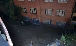 Yağış sonrası toprak kayması: Binadaki 25 kişi tahliye edildi!