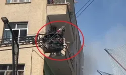 Yangında mahsur kalan kadını konteynerin üzerine çıkarak kurtardılar!