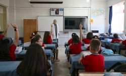 İlk ders zili çaldı! 17 milyon öğrenci, 1.2 milyon öğretmen sınıflarda!
