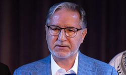 İlahiyatçı Mustafa Karataş canlı yayında acı haberi aldı!