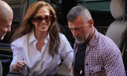 Jennifer Lopez yakışıklı korumasıyla el ele