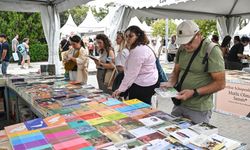 Kültürpark kitap kokusuyla doldu: İZKİTAP’a yoğun ilgi