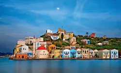 Meis Adası'nda 1 yıl kalana 5 bin euro