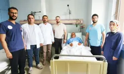 82 yaşındaki hastanın mesanesinden 42 parça taş çıkarıldı