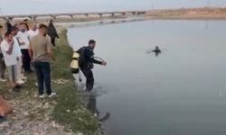 Çaya düşen iki kardeşten biri akıntıya kapıldı