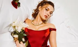 Afra Saraçoğlu havalimanında gözaltına alındı