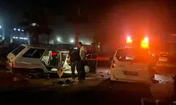 Otomobil, hafif ticari araçla çarpıştı: 1 ölü, 7 yaralı