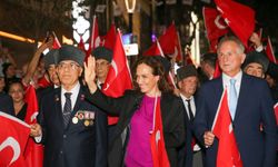 Karşıyaka’da 9 Eylül coşkusu sokakları kırmızı beyaza bürüdü