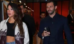Hakan Sabancı, sergiye İspanyol model ile katıldı