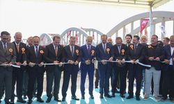 Bakan Uraloğlu açılışını yaptı... Menemen'deki tarihi köprü trafiğe açıldı!