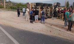 TIR ile ticari araç çarpıştı: 4 yaralı
