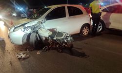 Motosiklet otomobille çarpıştı: 2 yaralı!