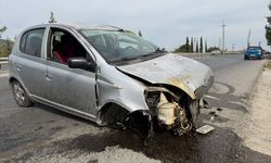 Aydın'da duvara çarpıp devrilen otomobildeki 3 kişi yaralandı