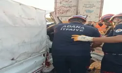 Kamyonet tıra çarptı: 2 kişi can verdi