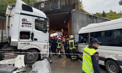 Minibüs ile tır çarpıştı: 1 ölü, 11 yaralı