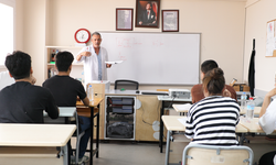 Bayraklı’da mezun öğrencilere YKS desteği