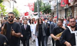 Çeşme kurtuluşunun 104. yılını gururla kutladı