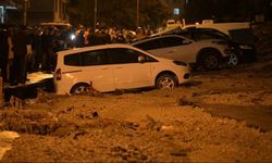 Ankara'da yol çöktü: 20 araç hasar gördü