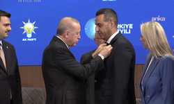 Rozeti Erdoğan taktı... Başkan Yıldız AK Parti'de!