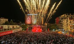 Aydınlılar Atatürk Kent Meydanı'nda kurtuluş çoşkusu yaşadı