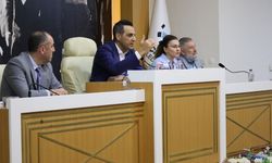 Çiğli'de 'Köyiçi' gerilimi... Yıldız ile Önler arasında mikrofon krizi!