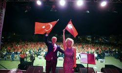 Seferihisar’da 104. yıl coşkusu: Niran Ünsal sahne aldı